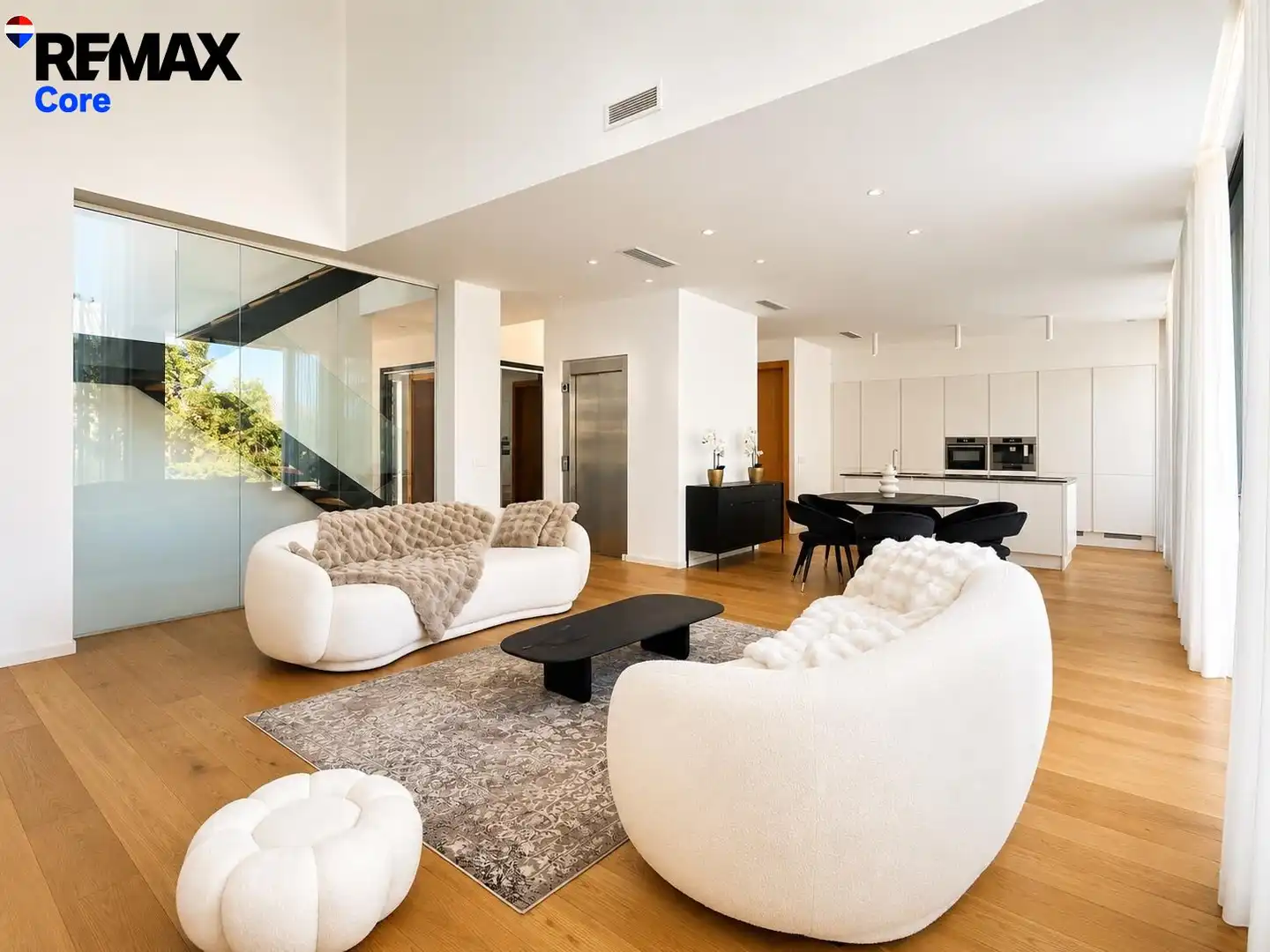 Sala d'estar de Casa o xalet en venda en Marbella amb Aire condicionat, Calefacció i Jardí privat