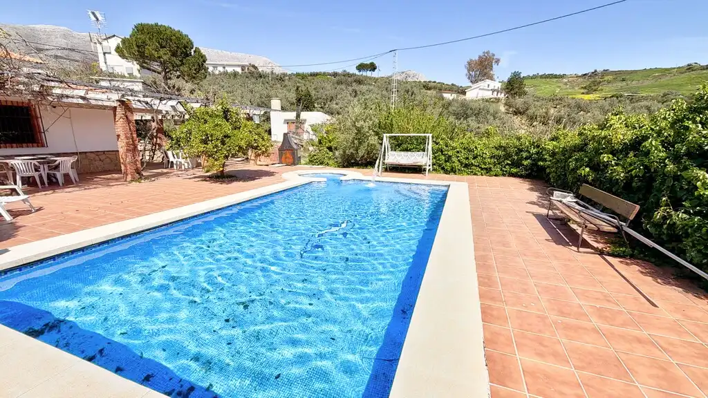 Piscina de Finca rústica en venta en Periana con Aire acondicionado, Jardín privado y Terraza