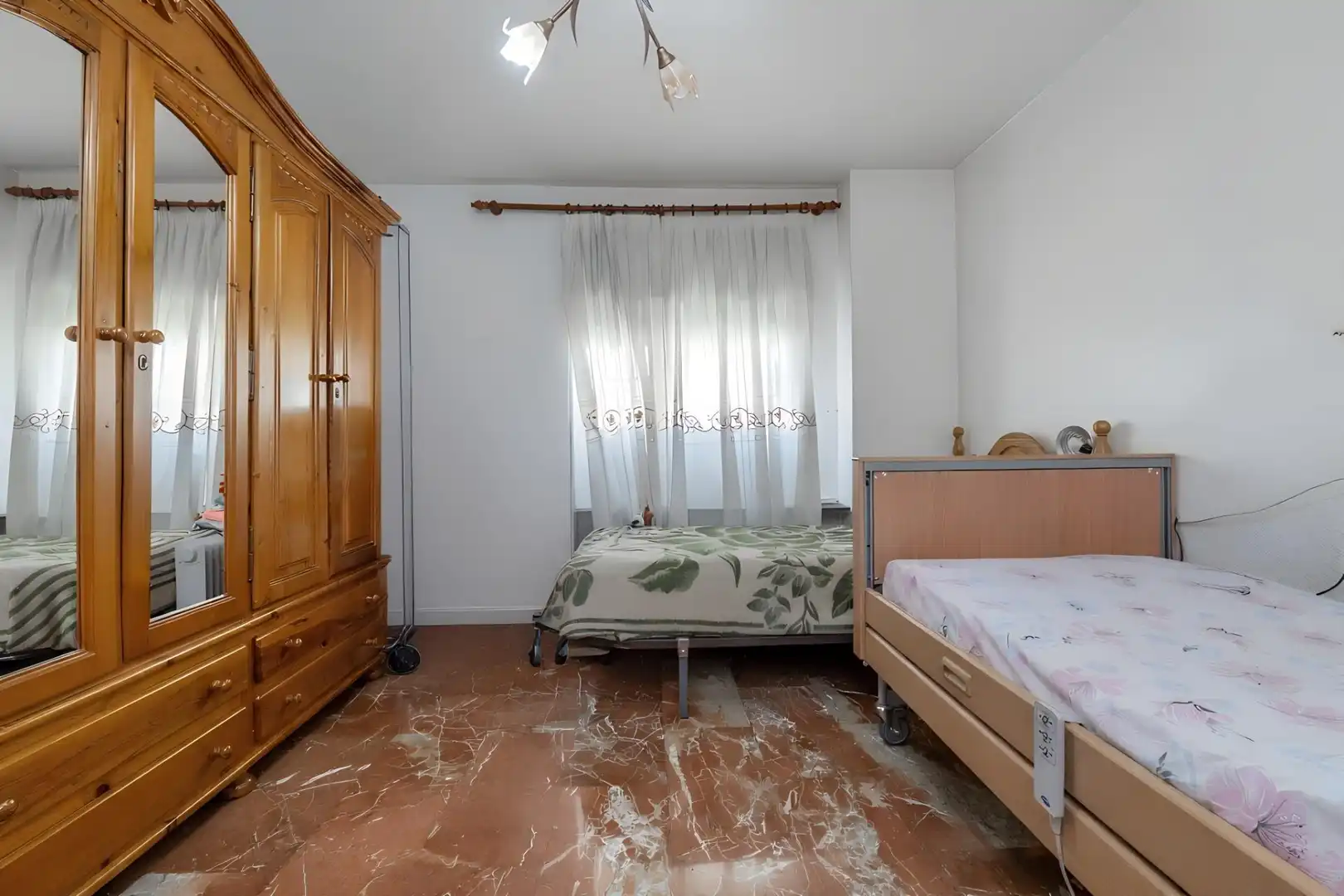 Bedroom of Flat for sale in Granada  with Air Conditioner, Terrace and Alarm