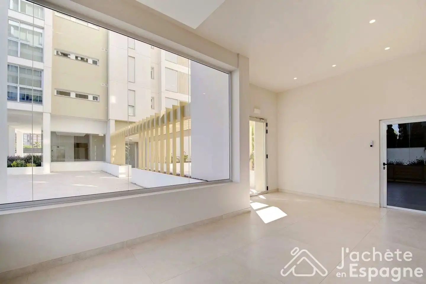 Terrasse von Wohnung zum Verkauf in Vinaròs mit Klimaanlage, Terrasse und Möbliert