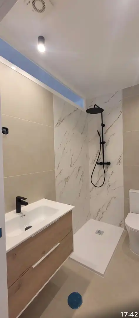 Badezimmer von Erdgeschoss zum Verkauf in Ferrol mit Heizung, Ofen und Waschmaschine