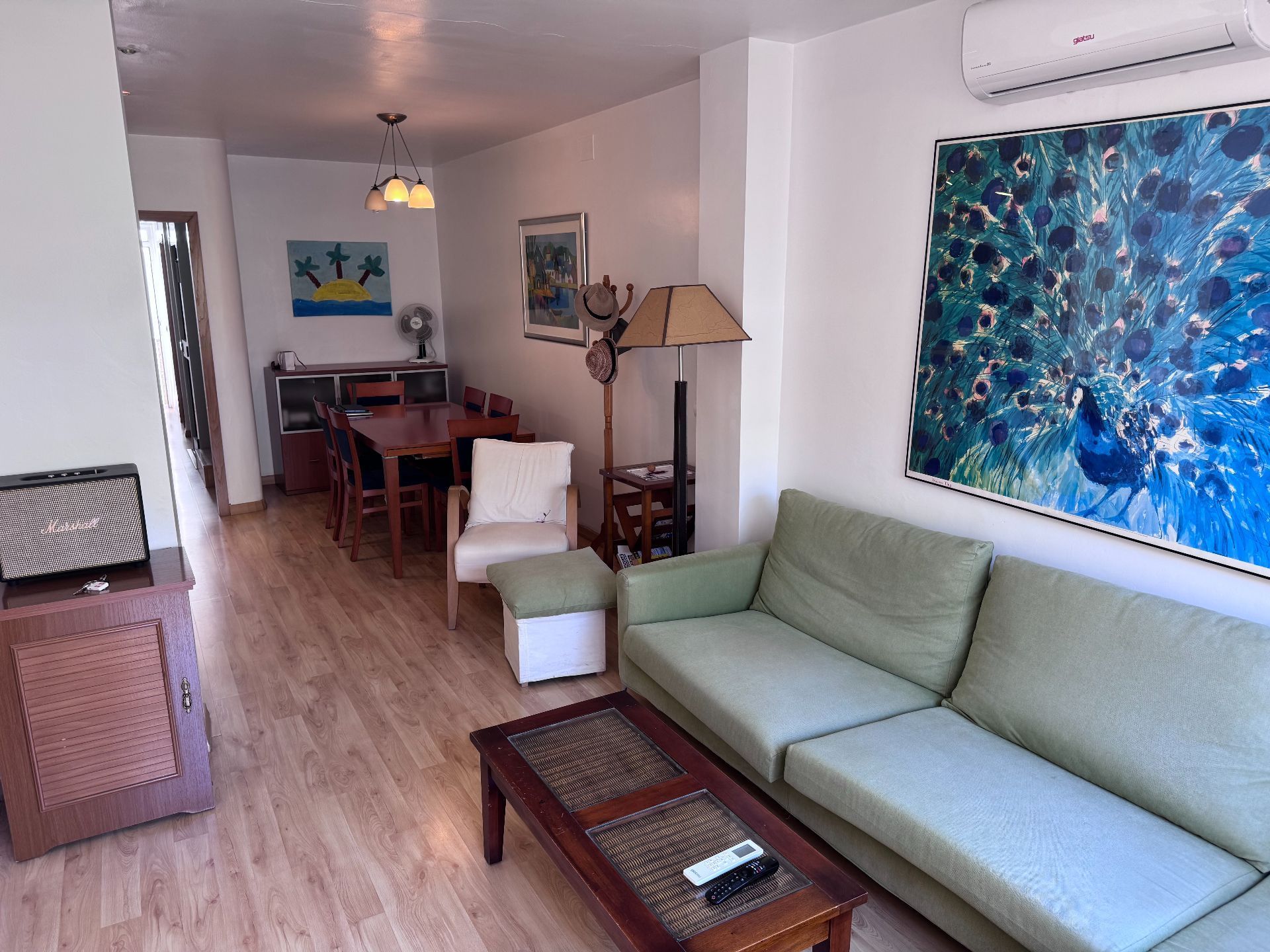 Sala d'estar de Casa adosada en venda en Roquetas de Mar amb Aire condicionat i Terrassa