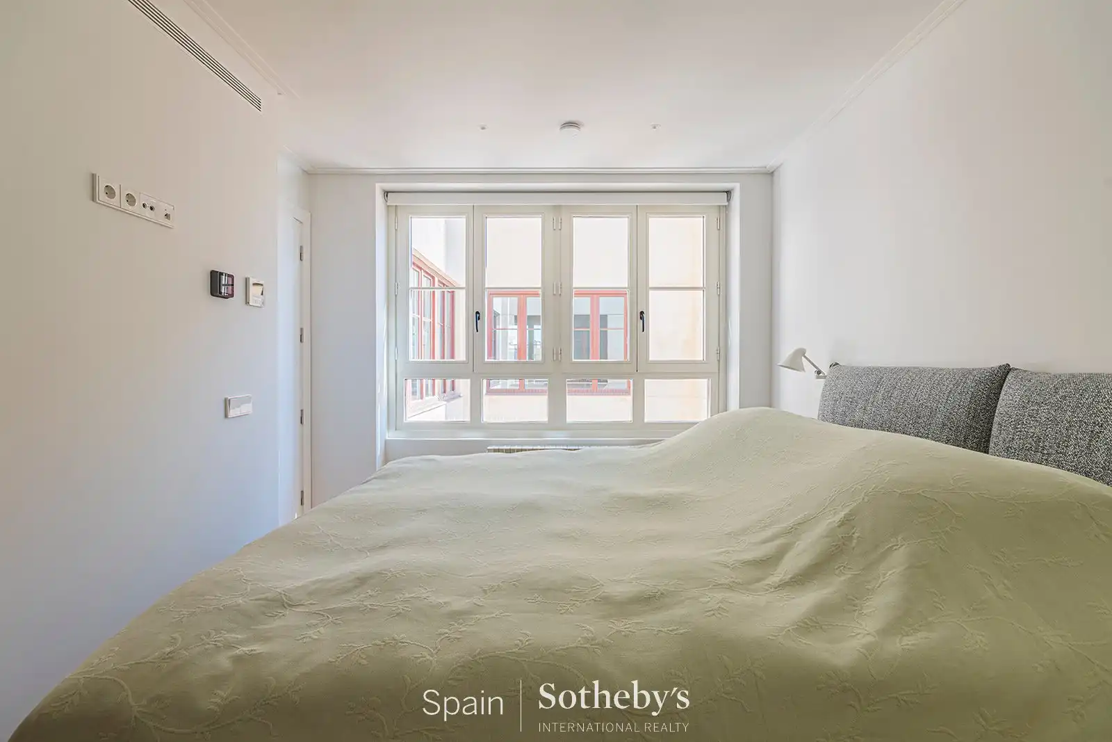 Bedroom of Apartments for sale in Barcelona  with Air Conditioner, Heating and Terrace
