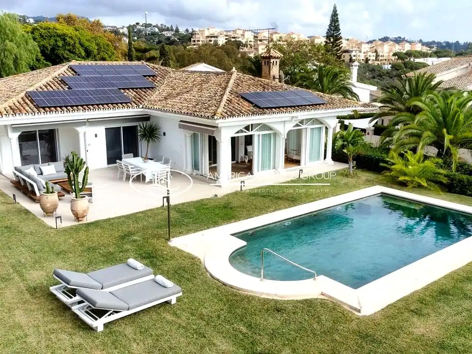 Casa con piscina in vendita a Elviria - Cabopino