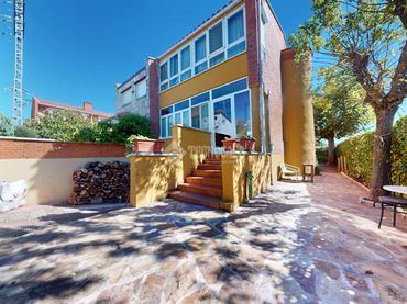 Haus mit Balkon zum Verkauf in La Cabrera