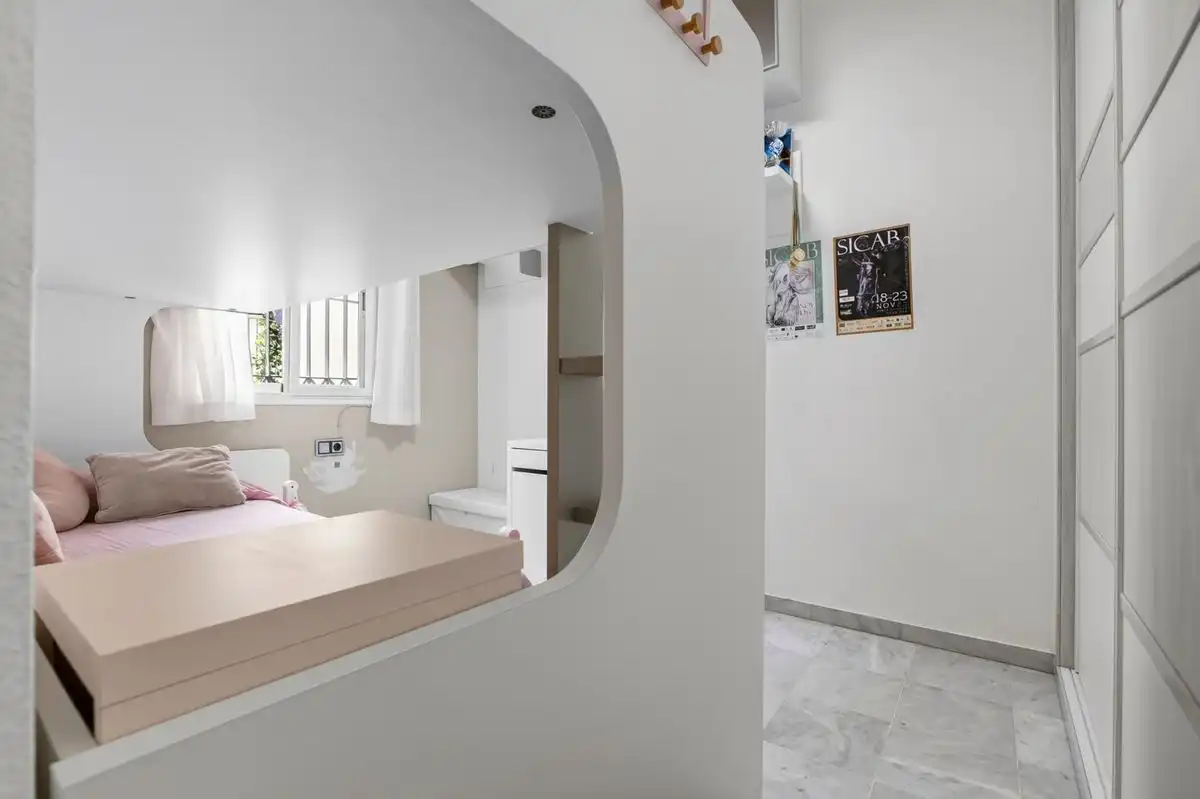 Bedroom of Flat for sale in Sevilla  with Air Conditioner, Heating and Furnished