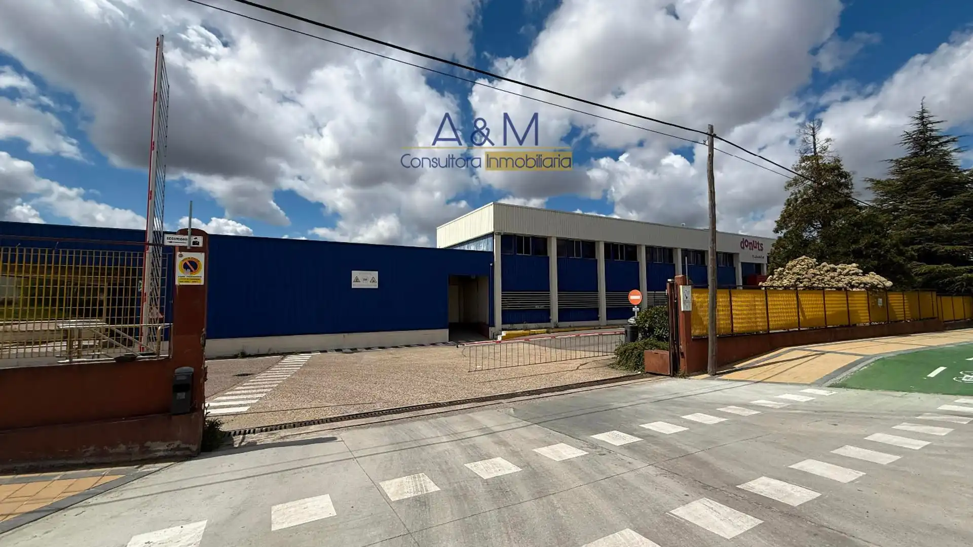 Vista exterior de Nave industrial de alquiler en Valladolid Capital con Calefacción y Alarma