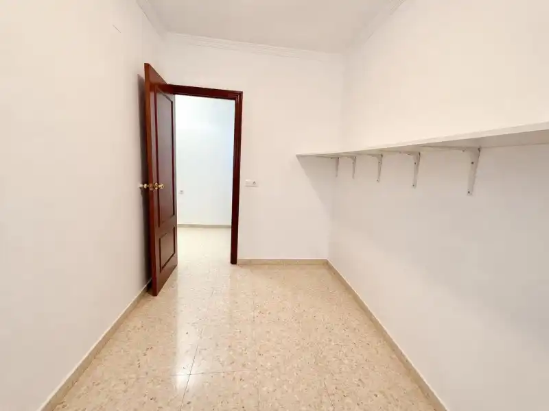 Ground floor for sale in Campillos  with Air Conditioner, Washing machine and Microwave