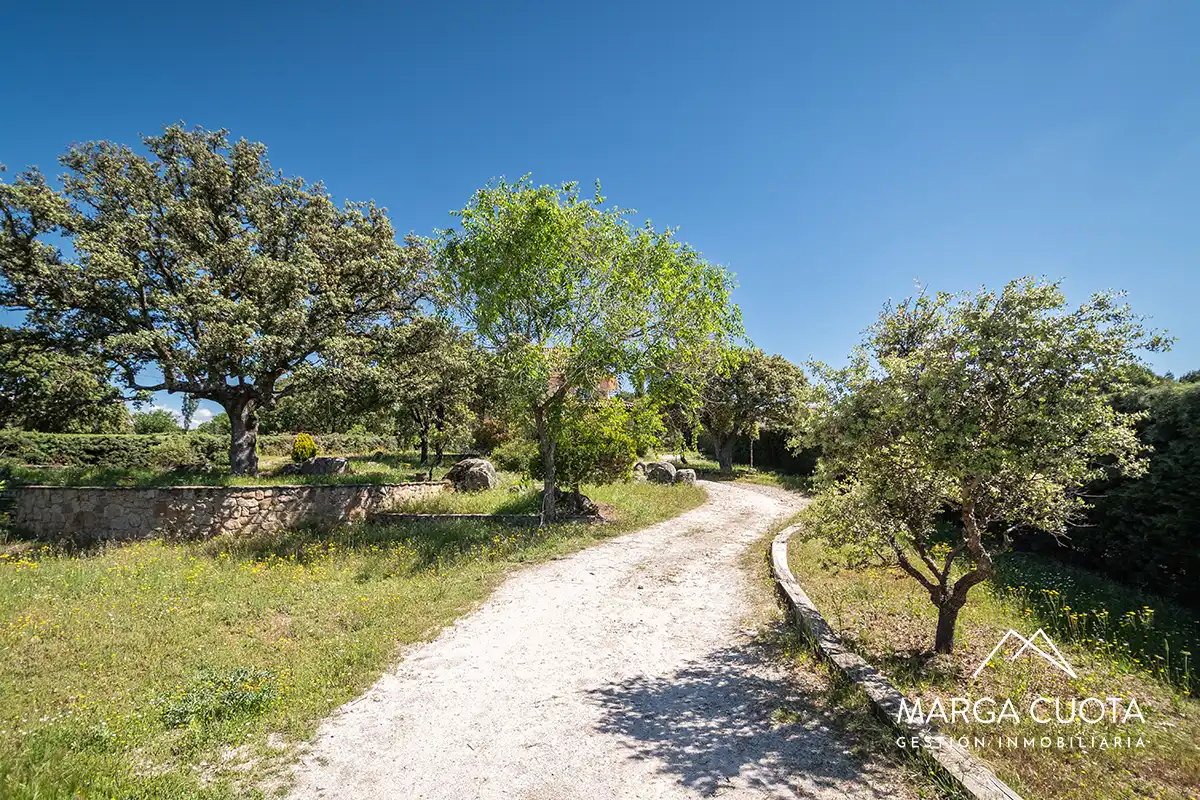 Houses for sale in Valdemorillo  with Heating, Private garden and Parquet flooring