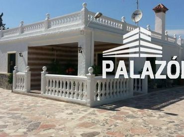 Casa rústica amb piscina en venda a Crevillent