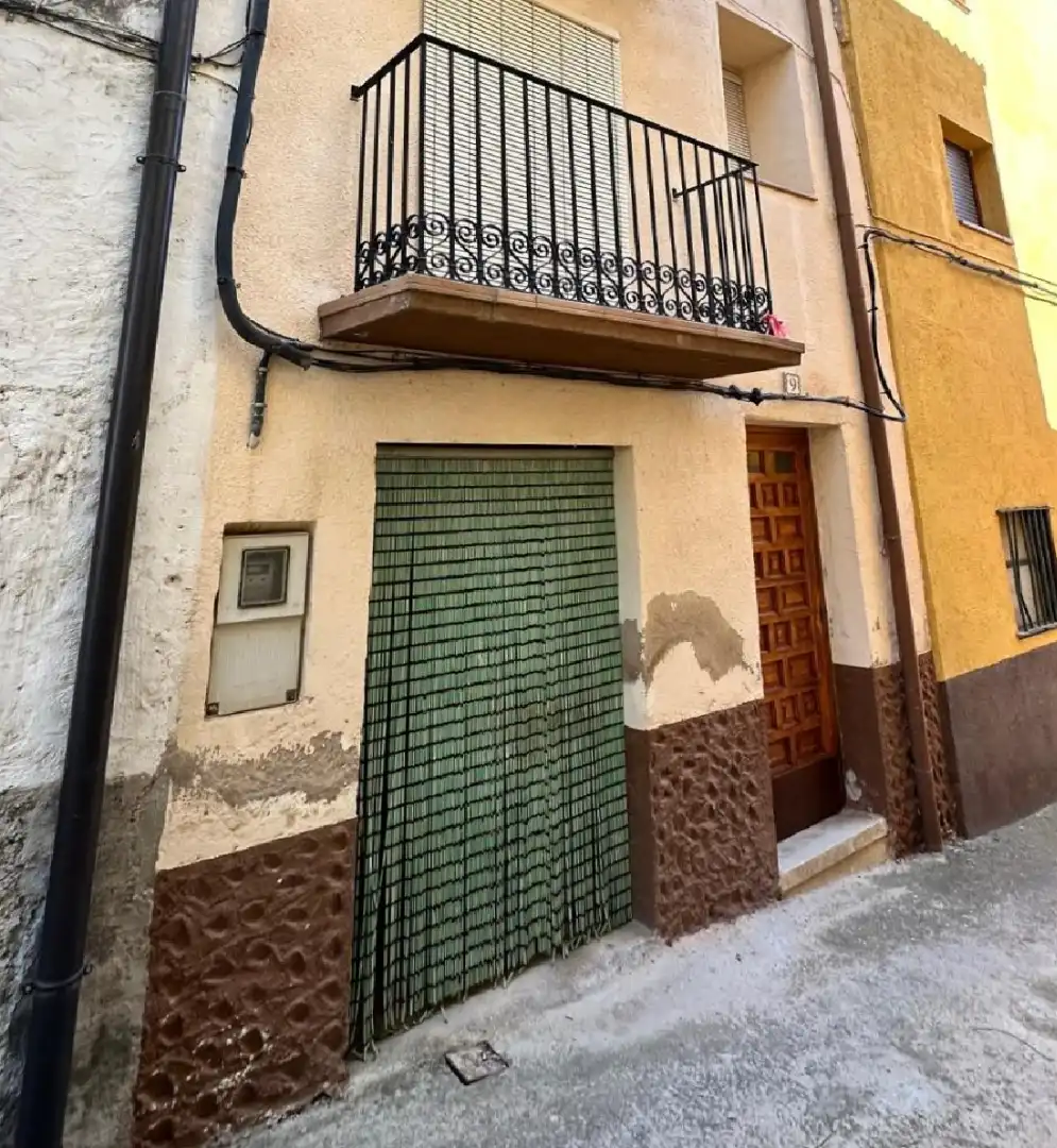 Vista exterior de Casa o xalet en venda en Lledó amb Moblat i Balcó