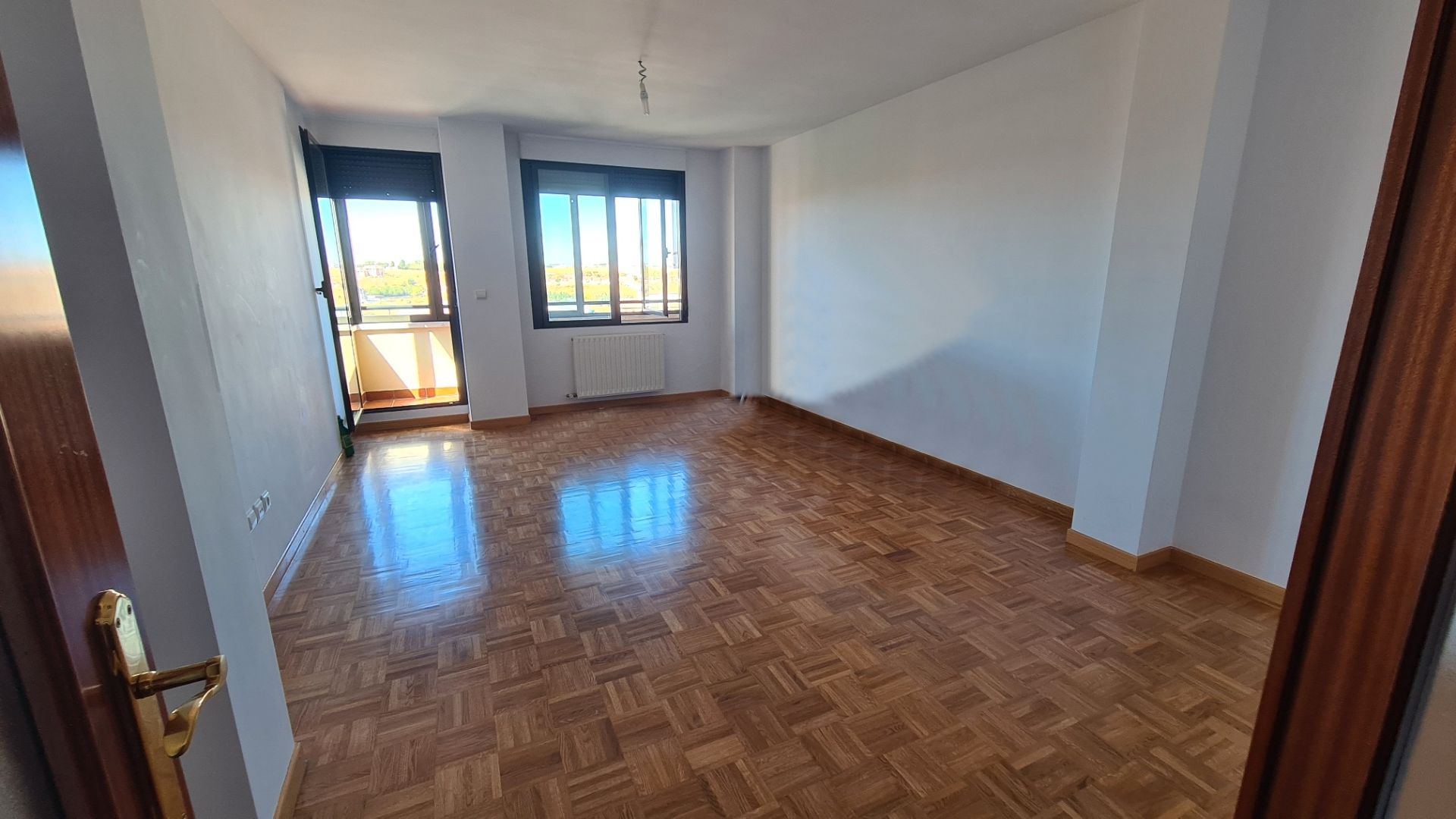Sala d'estar de Pis de lloguer en Zamora Capital  amb Calefacció, Parquet i Terrassa