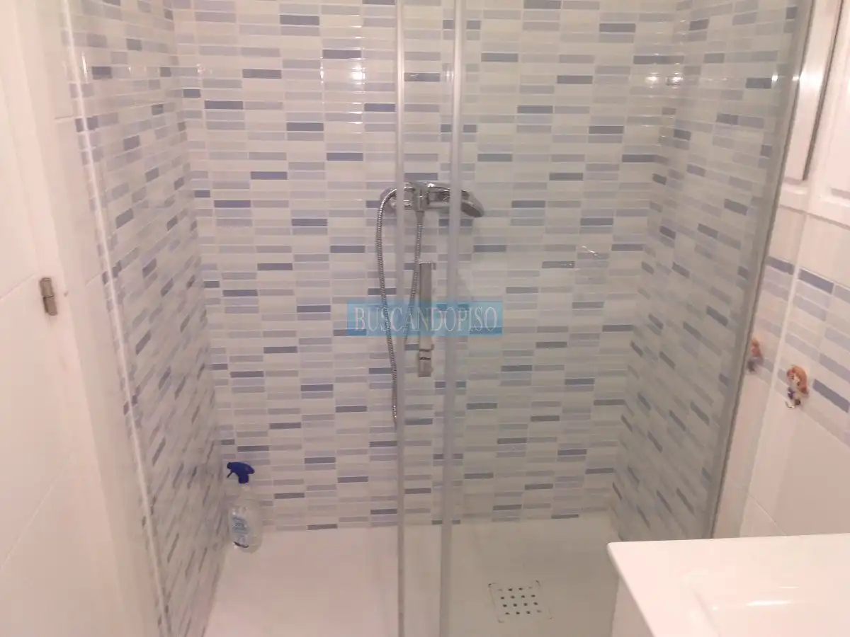 Bathroom of Apartments for rent in  Logroño  with Heating, Parquet flooring and Terrace