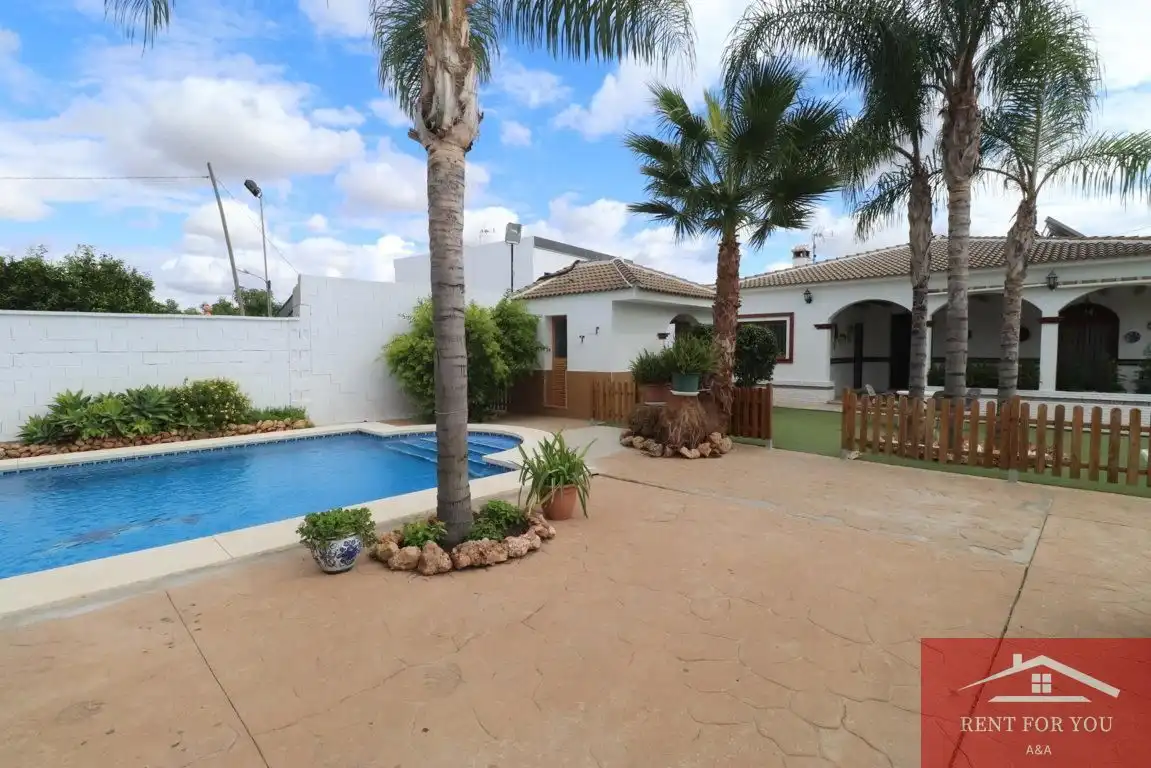 Casa con piscina en alquiler en Centro