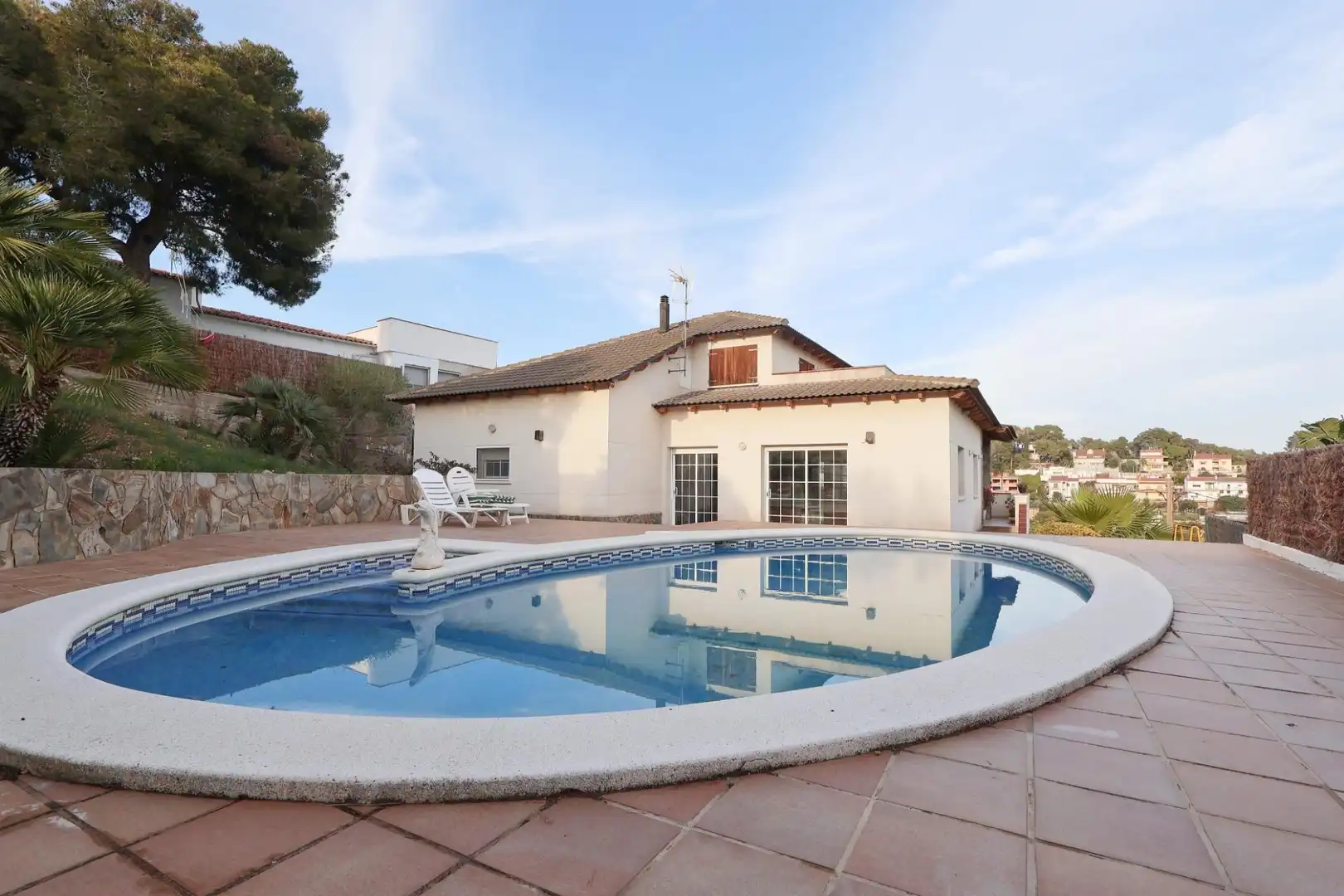 Piscina de Casa o xalet en venda en Cubelles amb Aire condicionat, Jardí privat i Terrassa