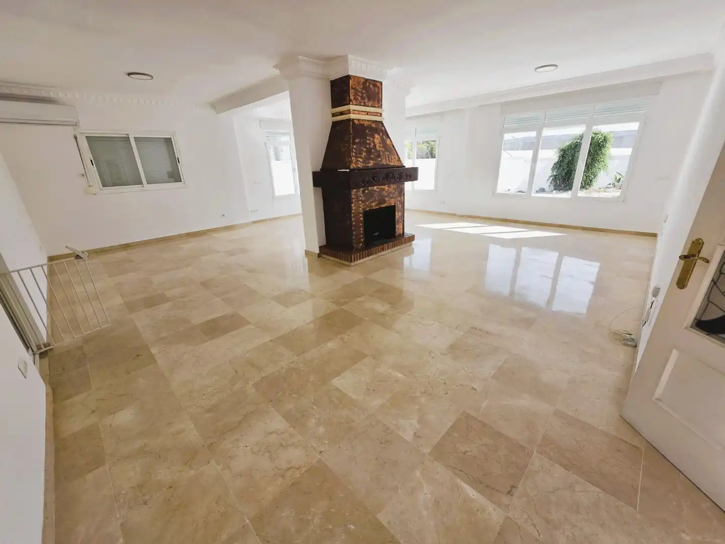 Sala d'estar de Casa o xalet de lloguer en Marbella amb Jardí privat, Terrassa i Piscina