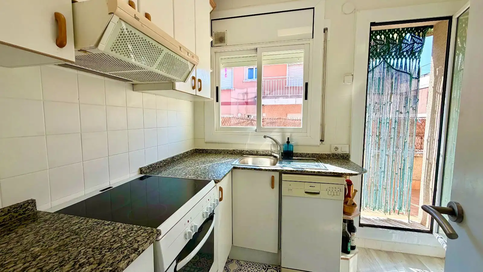 Cuina de Àtic en venda en Cunit amb Aire condicionat, Terrassa i Moblat