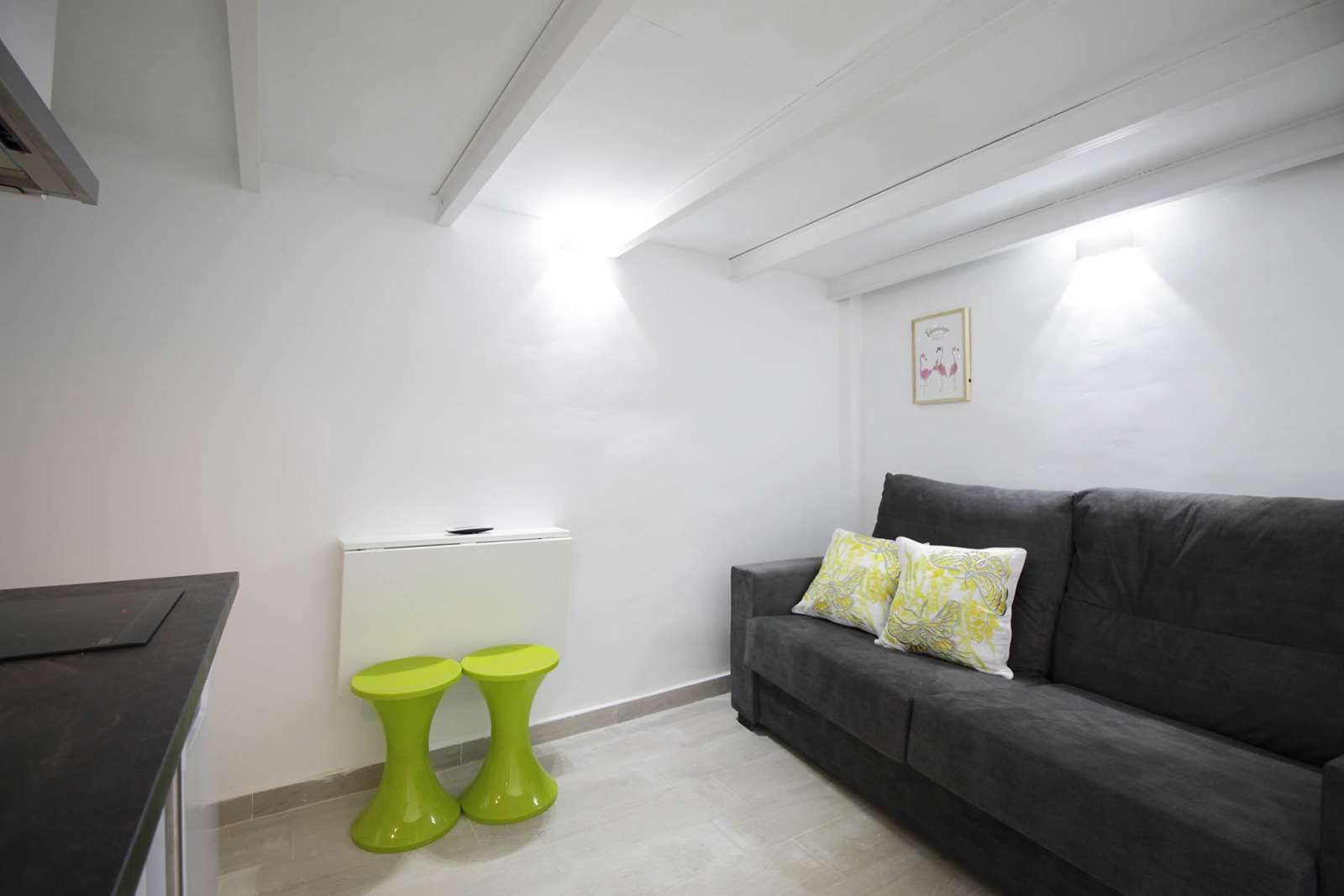 Study to share in  Madrid Capital  with Air Conditioner and Terrace