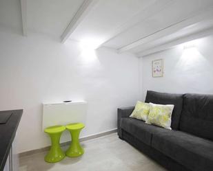 Study to share in  Madrid Capital  with Air Conditioner and Terrace