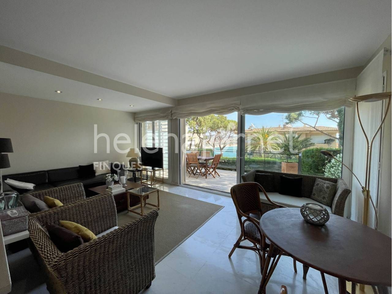 Sala de estar de Dúplex de alquiler en Sant Feliu de Guíxols con Terraza, Amueblado y Piscina comunitaria