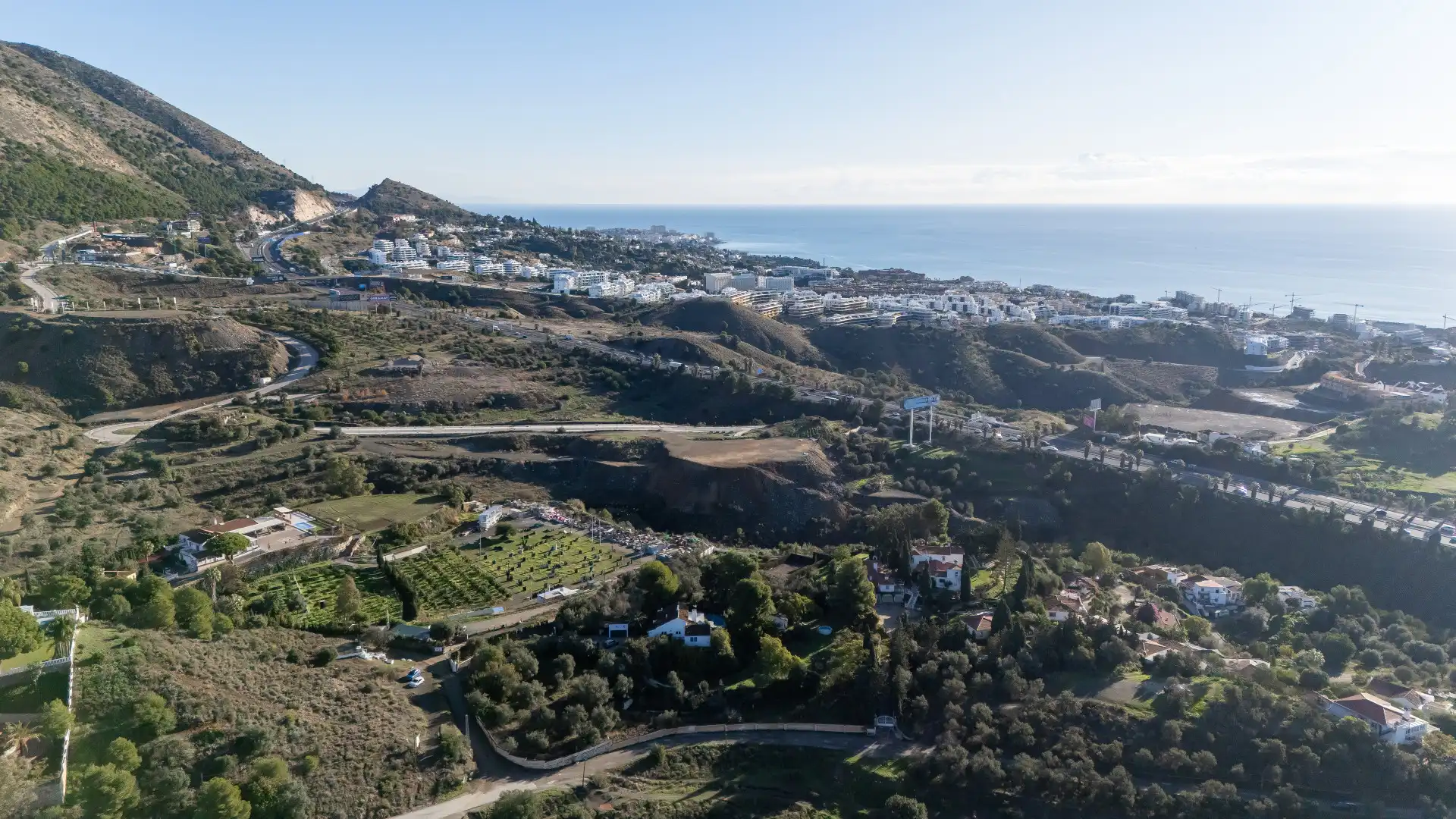 Vista exterior de Casa o xalet en venda en Fuengirola amb Aire condicionat, Jardí privat i Terrassa