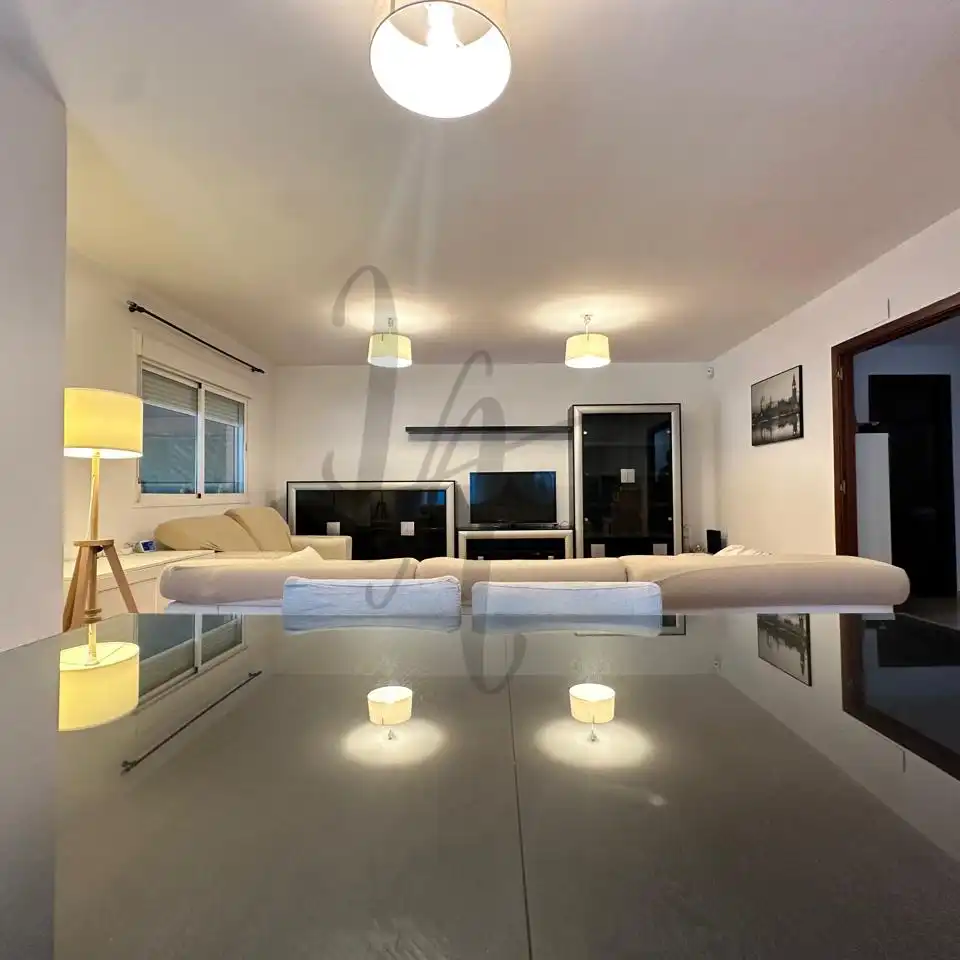 Casa aparellada amb piscina de lloguer a Calle San Martín, imagen 8