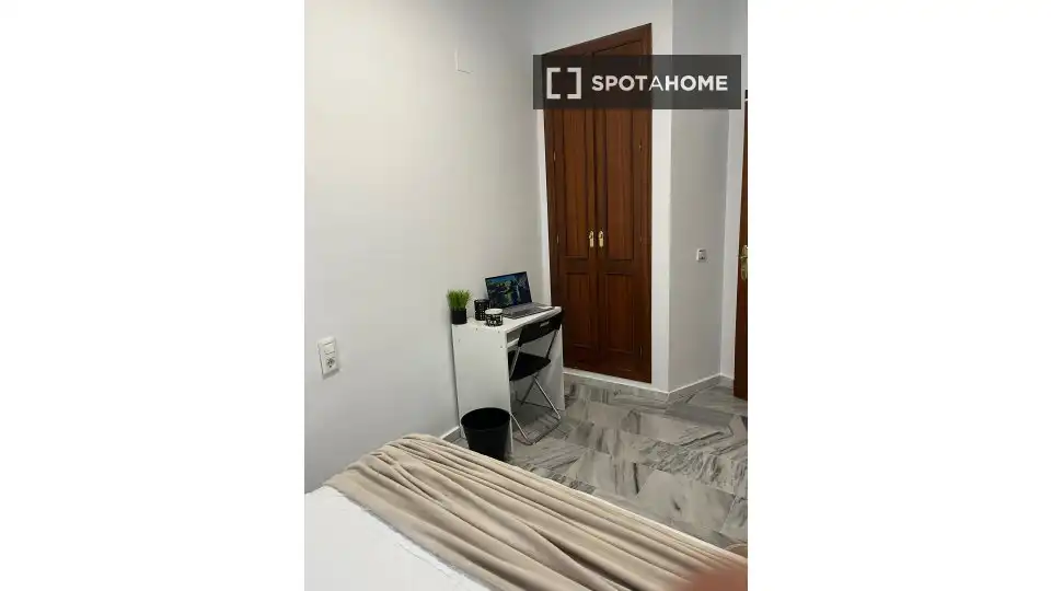Bedroom of Flat for share in Sevilla  with Air Conditioner, Terrace and Furnished