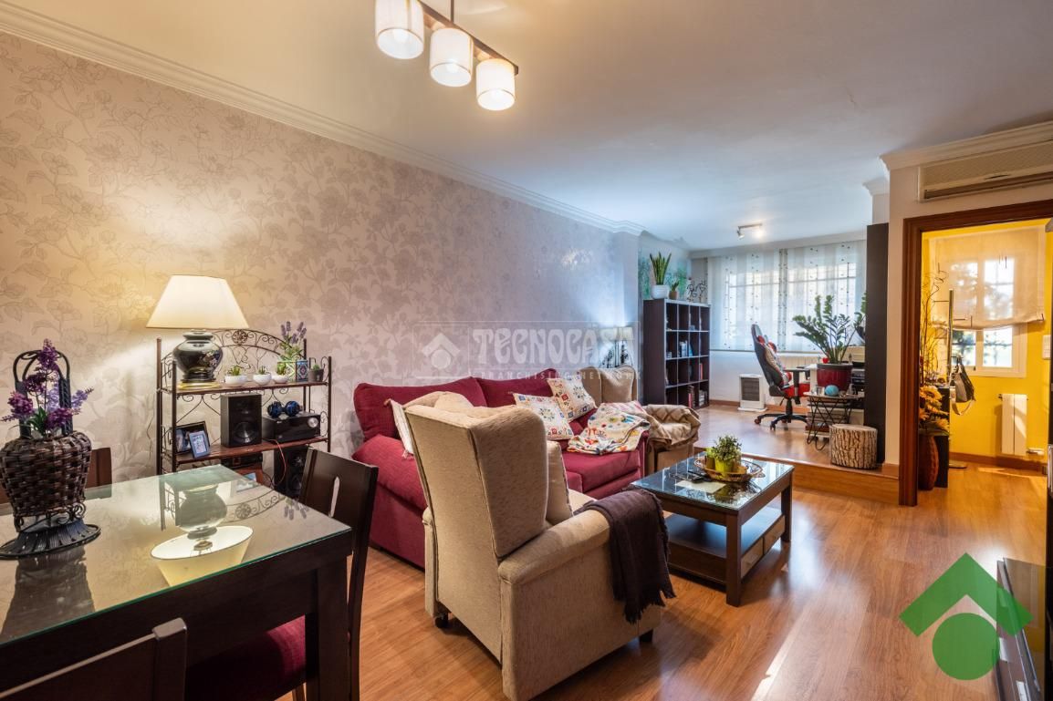 Living room of Single-family semi-detached for sale in Albolote  with Parquet flooring and Terrace