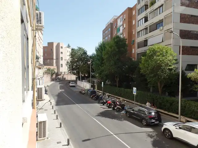Vista exterior de Piso en venta en Madrid con Calefacción, Horno y Lavadora