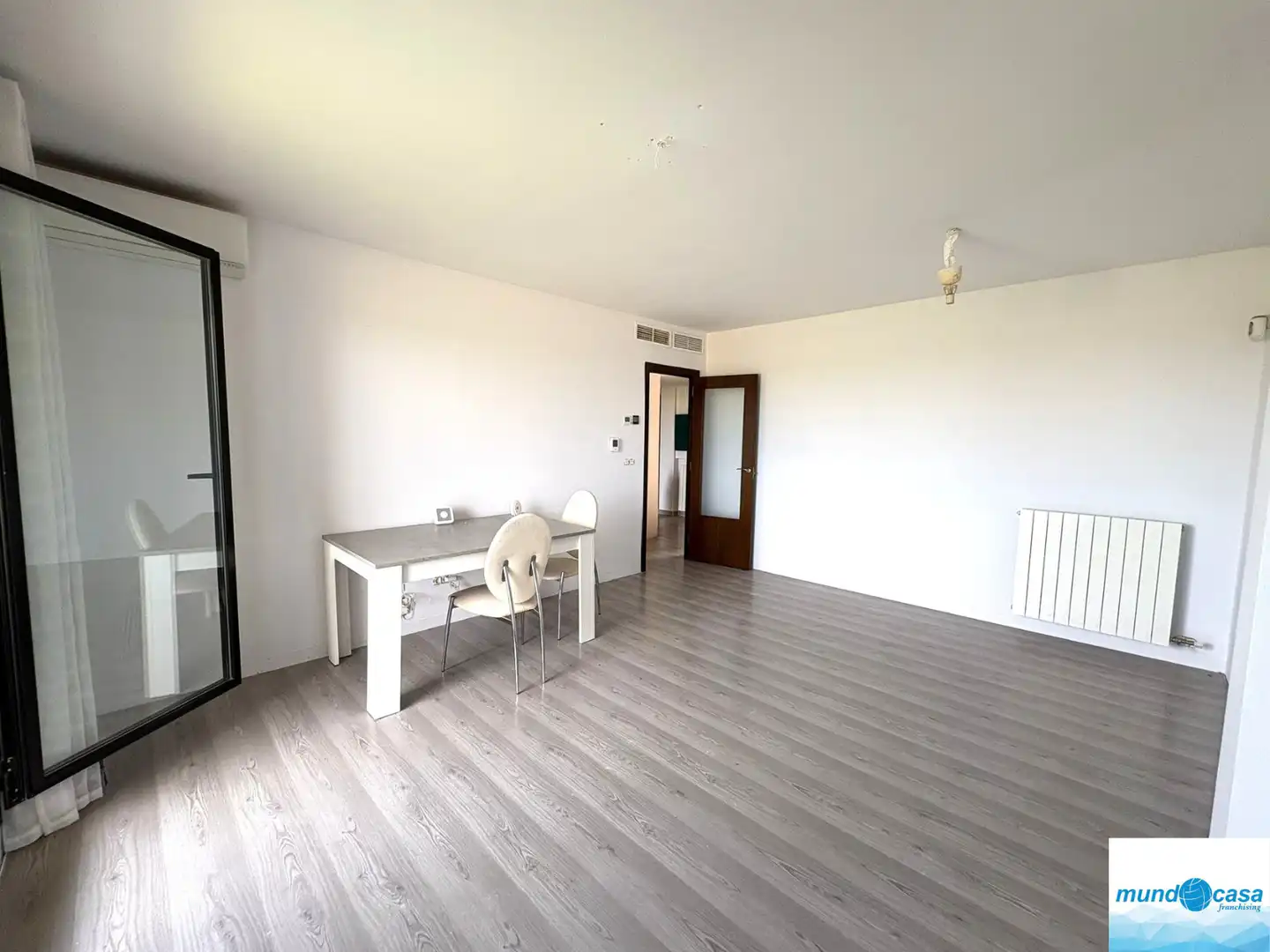Living room of Flat for sale in Pinseque  with Air Conditioner, Heating and Terrace
