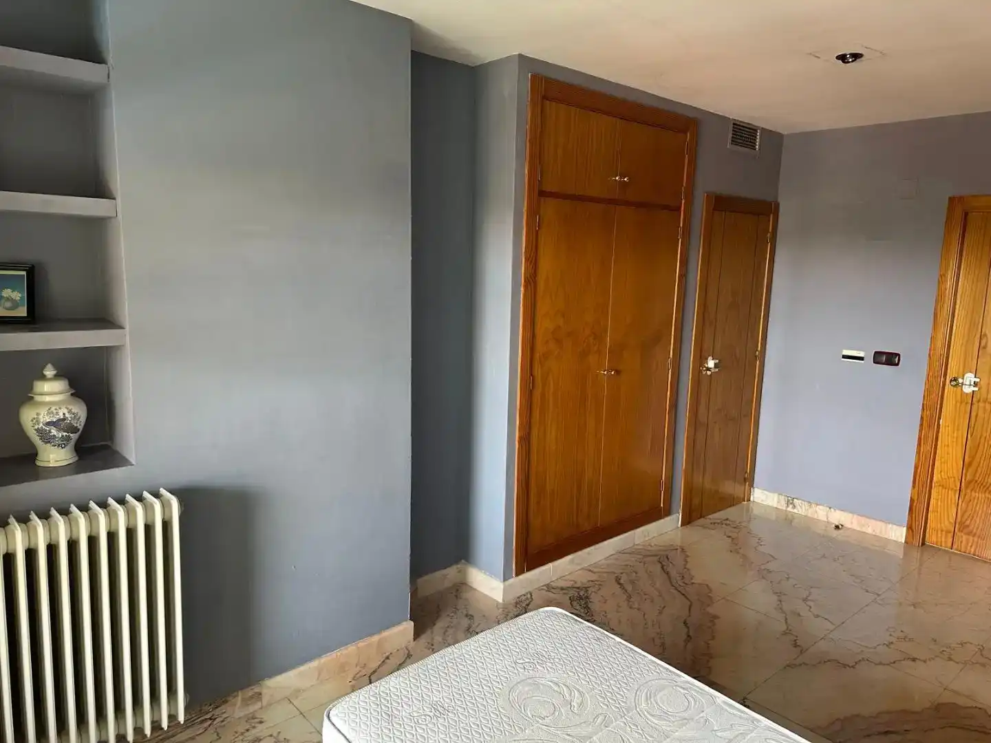 Dormitori de Pis de lloguer en Jaén amb Aire condicionat, Piscina i Moblat