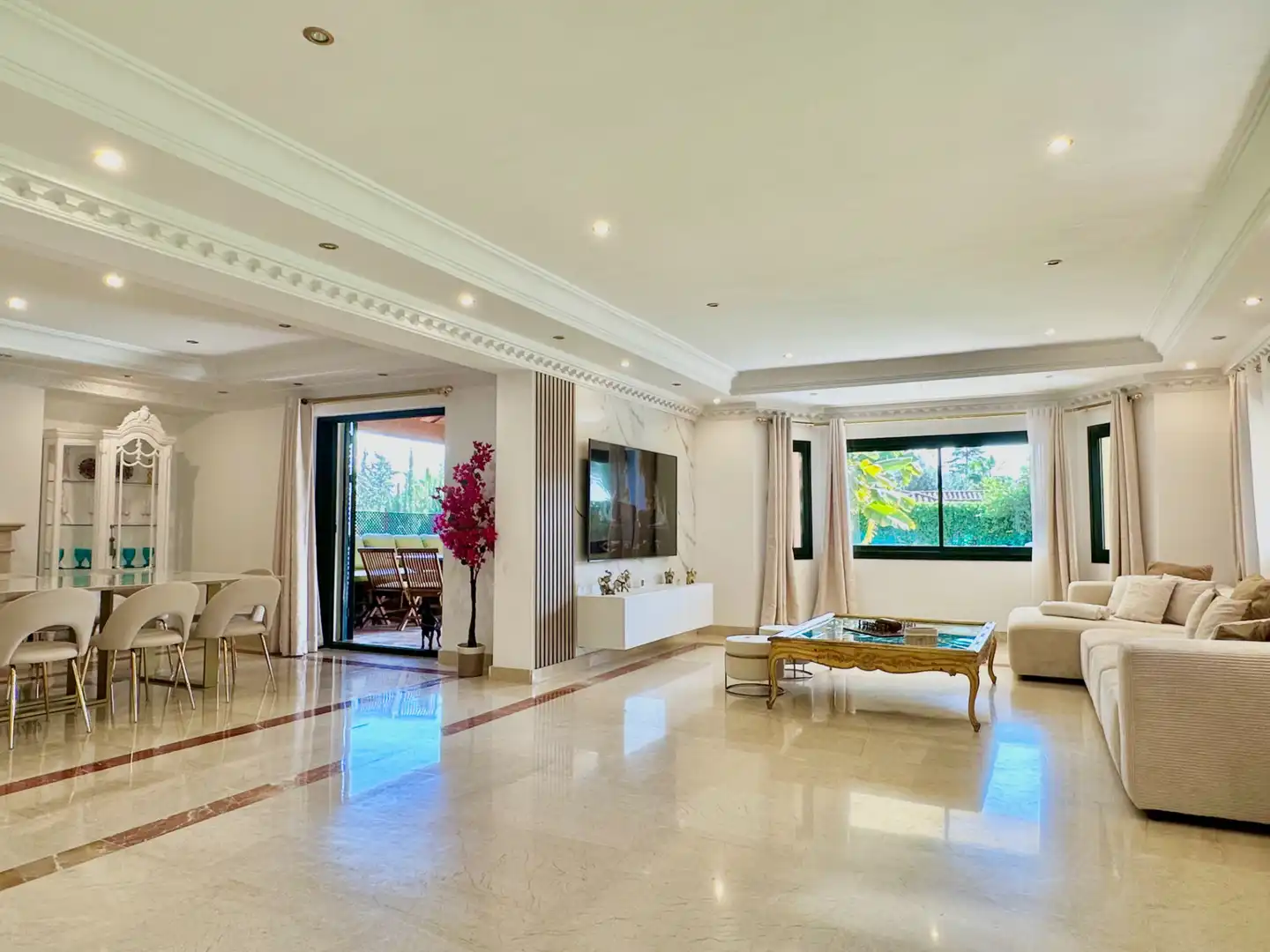 Living room of Houses for rent in Marbella  with Air Conditioner, Heating and Private garden