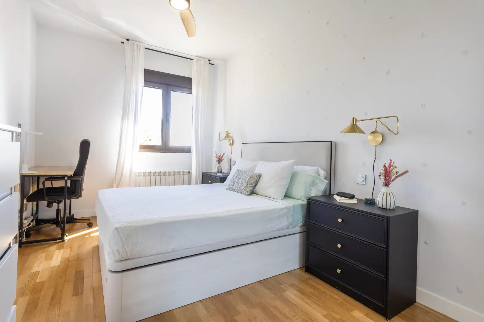 Bedroom of Flat for sale in Brunete  with Air Conditioner, Heating and Terrace