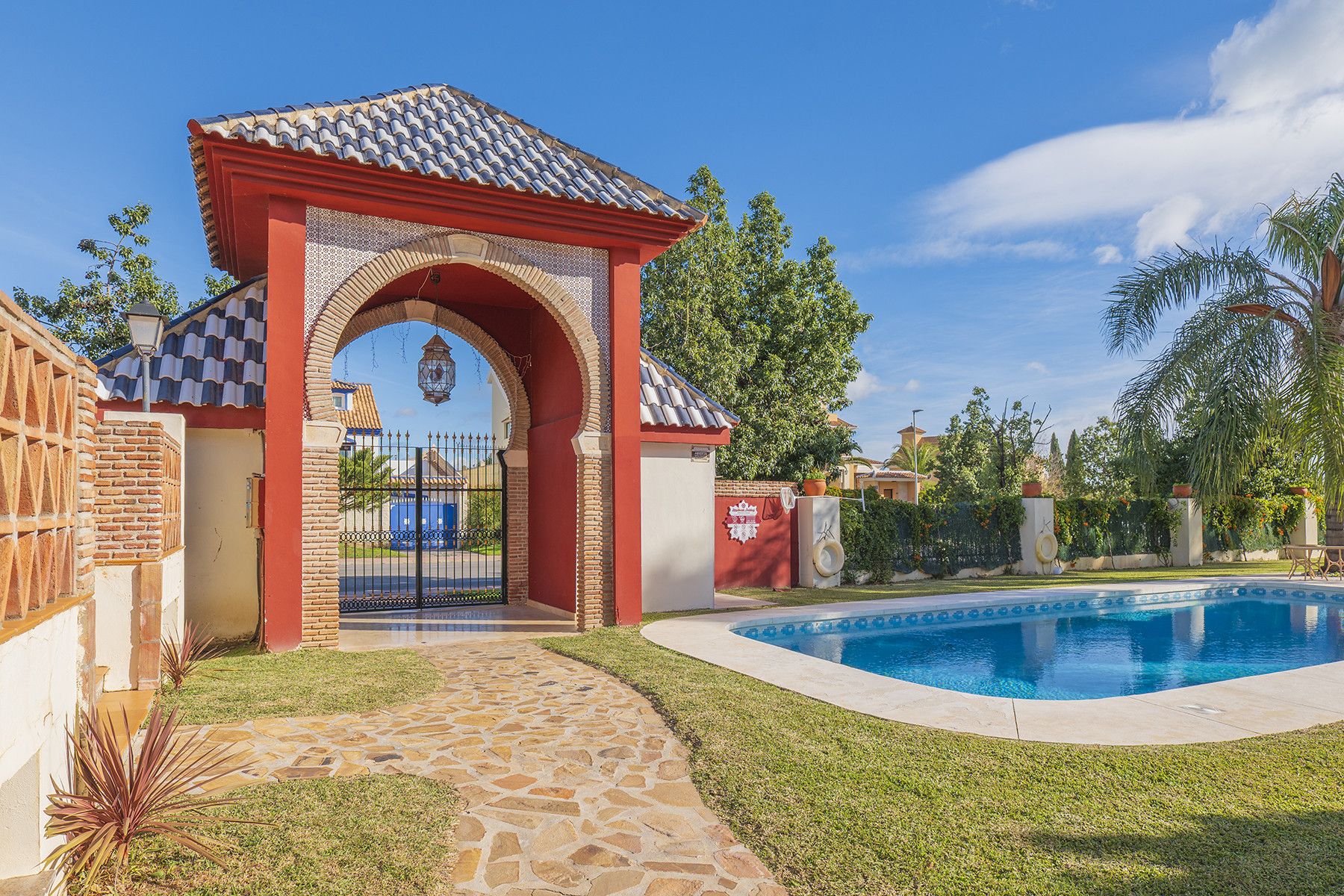 Jardí de Casa adosada en venda en Benalmádena amb Terrassa, Piscina i Internet