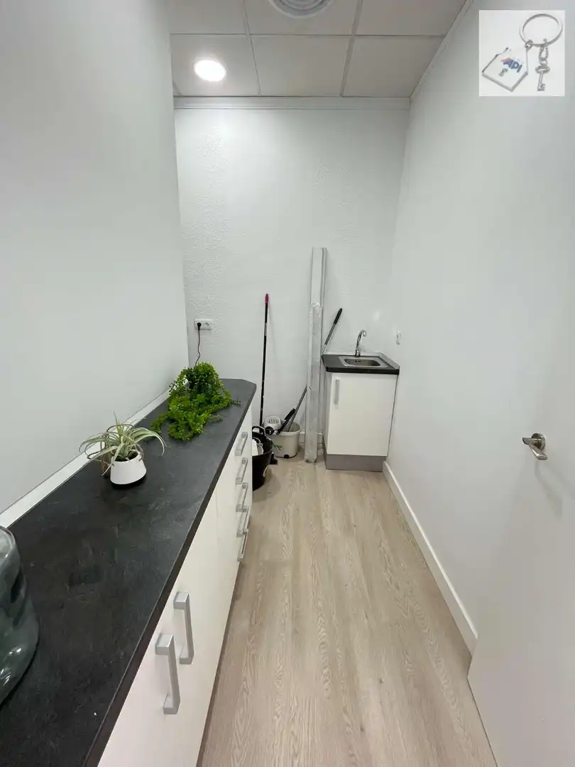 Cuina de Local en venda en Torrevieja amb Aire condicionat i Moblat