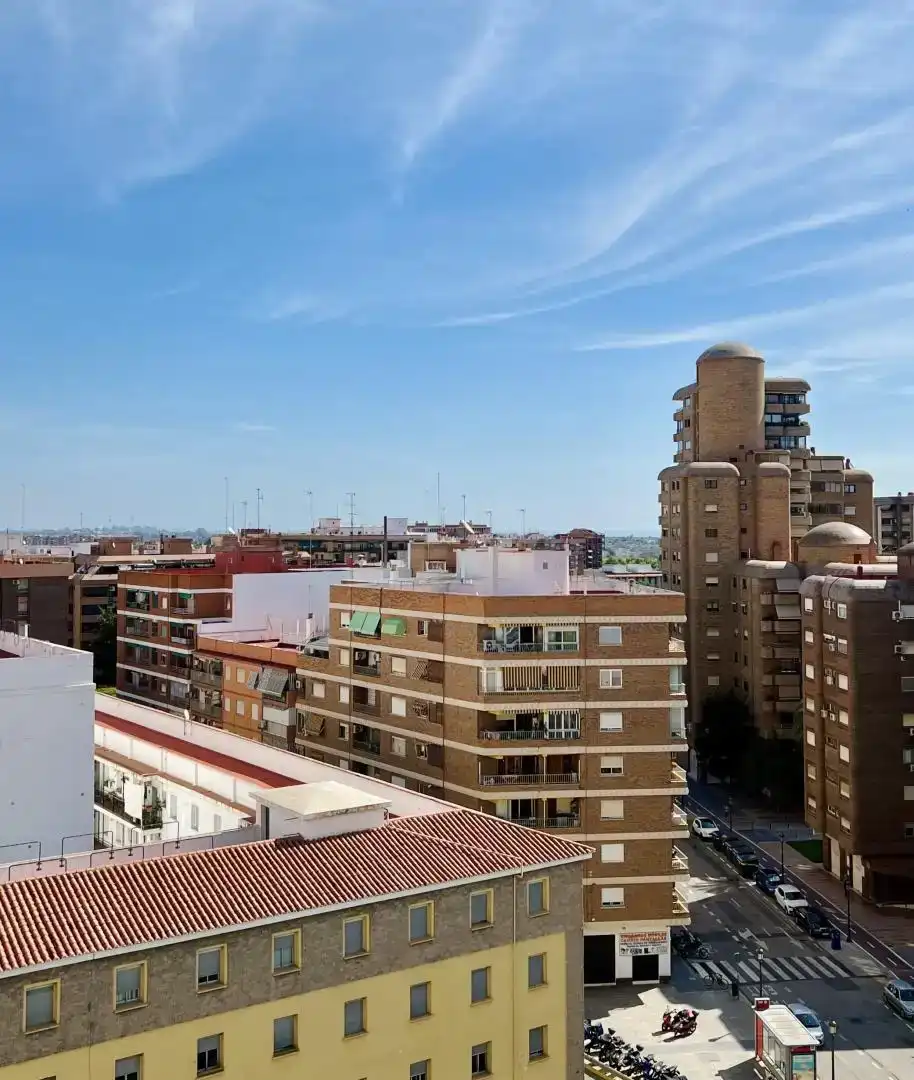 Vista exterior de Pis per a compartir en Valencia amb Parquet, Traster i Moblat