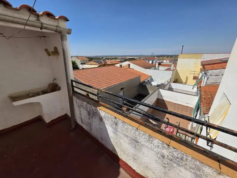 Vista exterior de Pis en venda en Aliseda amb Jardí privat i Terrassa