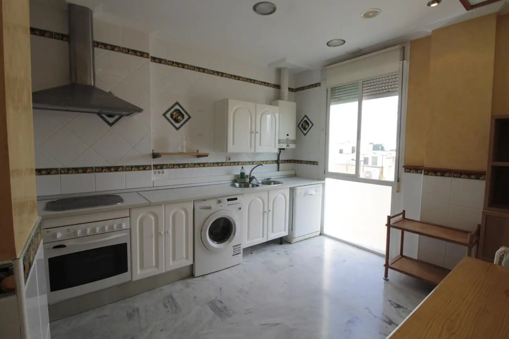 Cocina de Piso en venta en Sevilla con Balcón y Jacuzzi
