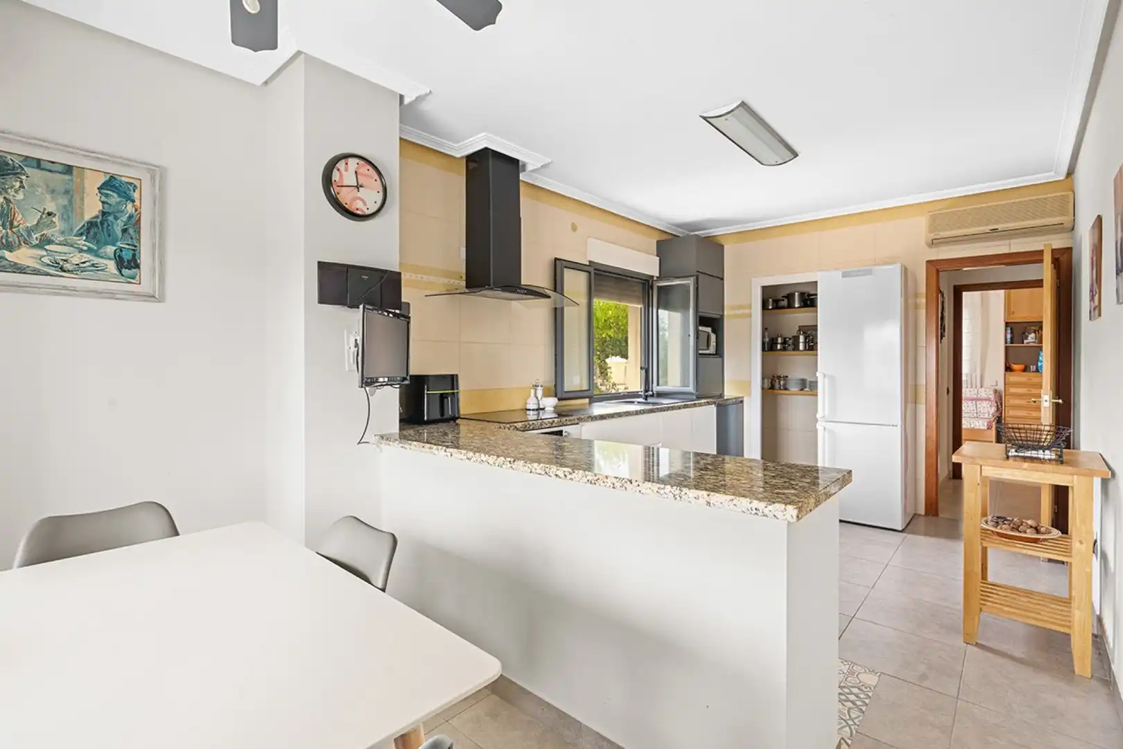 Cocina de Casa o chalet en venta en Alicante / Alacant con Aire acondicionado, Jardín privado y Terraza