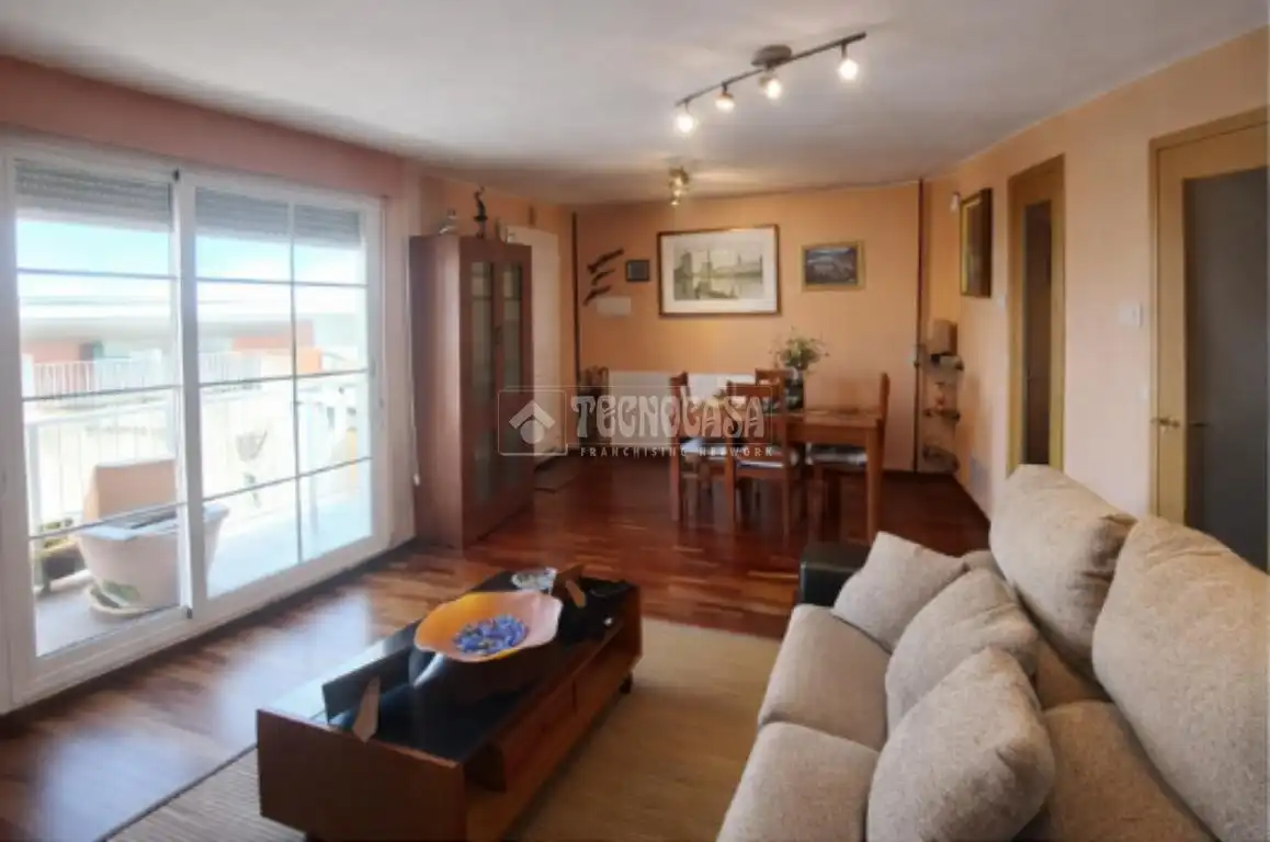 Sala de estar de Casa adosada en venta en María de Huerva con Aire acondicionado, Calefacción y Jardín privado