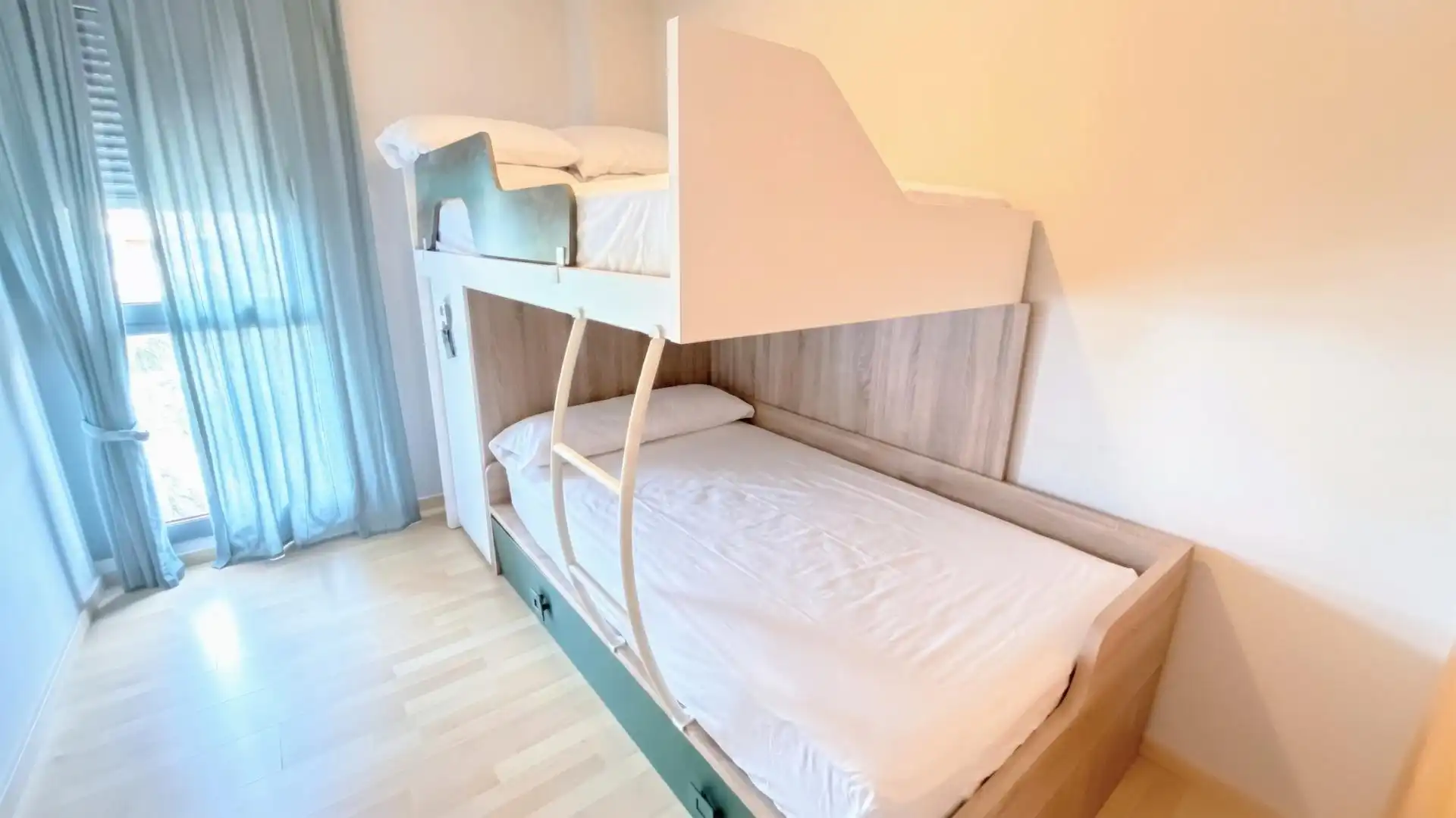 Bedroom of Flat for rent in El Bajondillo