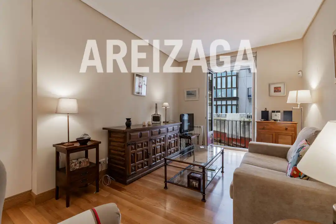 Habitación de Piso en venta en Donostia - San Sebastián  con Calefacción y Balcón