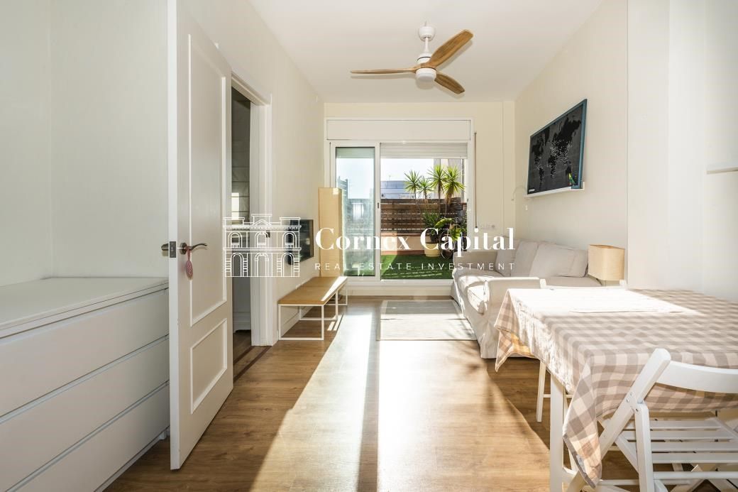 Vista exterior de Àtic en venda en  Barcelona Capital amb Calefacció i Terrassa