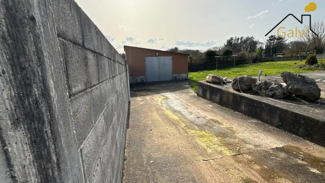 Parking de Casa o chalet en venta en Lugo con Calefacción, Jardín privado y Terraza