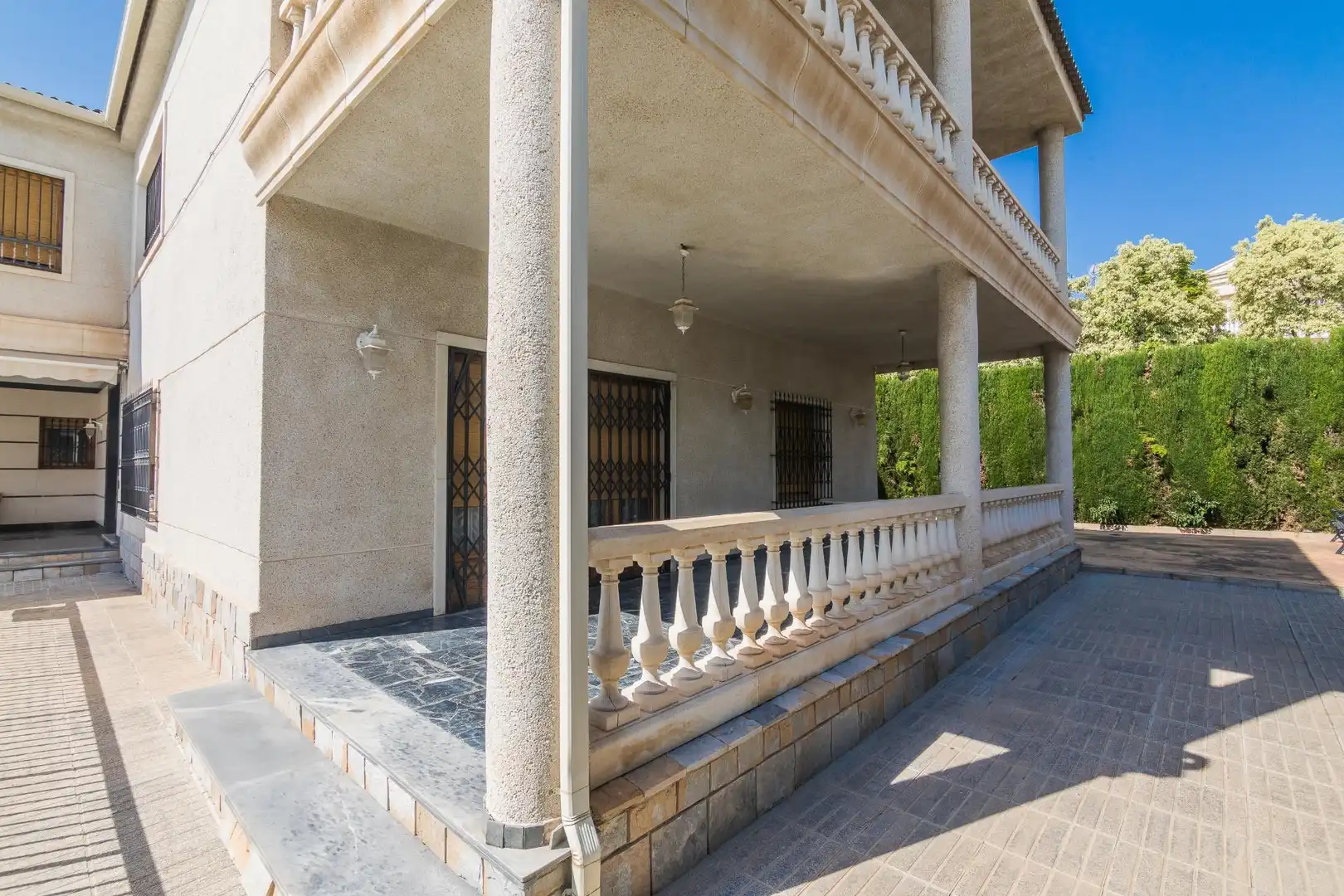 Vista exterior de Casa o xalet en venda en Elche / Elx amb Jardí privat, Terrassa i Piscina