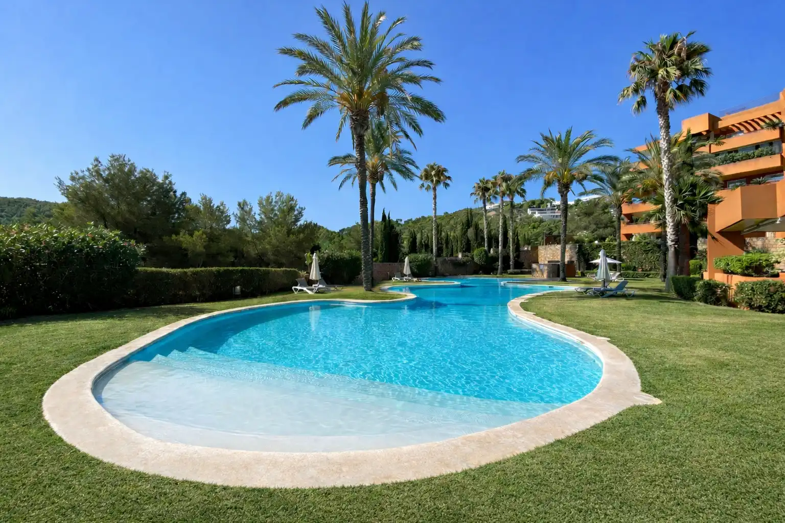 Piscina de Apartamento en venta en Santa Eulària des Riu con Aire acondicionado, Calefacción y Terraza