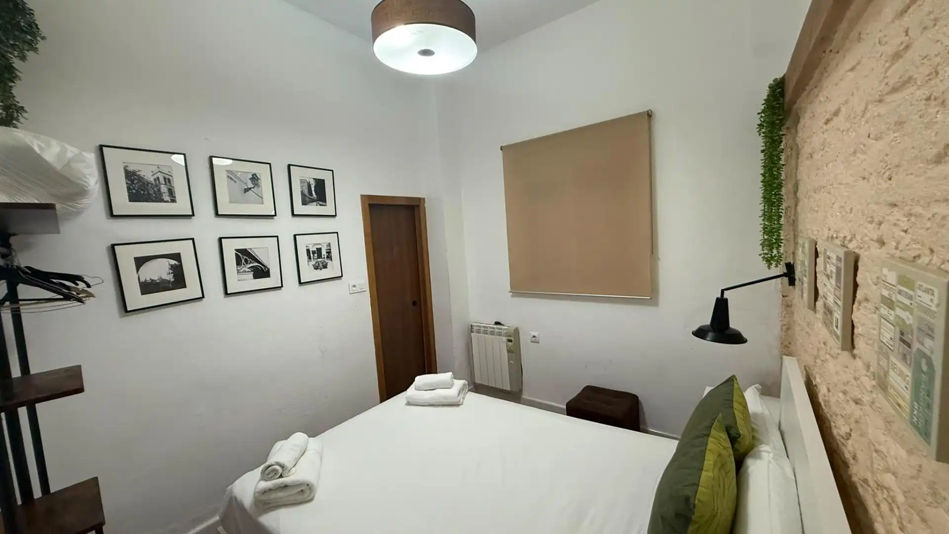Habitación de Apartamento en venta en Sevilla con Aire acondicionado, Calefacción y Trastero
