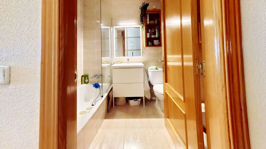 Badezimmer von Wohnung zur Miete in  Madrid Capital