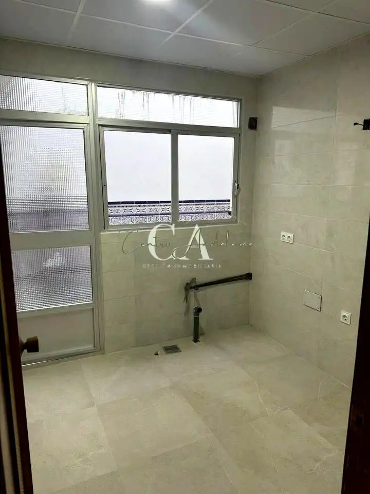 Baixos en venda a Calle Jaén