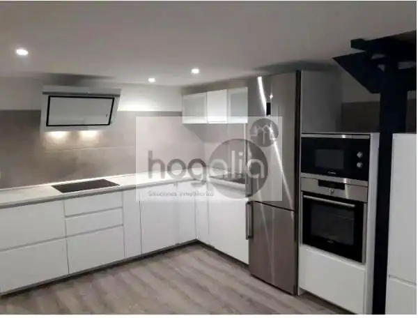 Cuina de Dúplex de lloguer en Sevilla amb Aire condicionat, Terrassa i Moblat